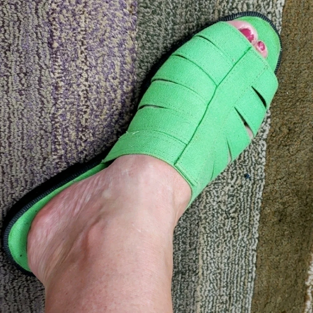 CLUB Marina Green Canvas Slip On Sandals 7.5 VGUC